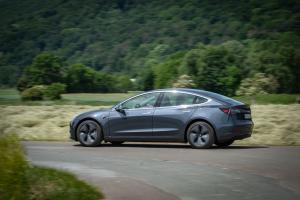 Tesla Model 3 2018 года  (WW)